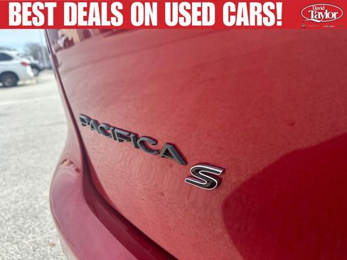 Used 2025 Chrysler Pacifica Limited FWD image 43