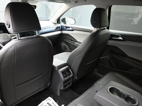 Certified 2024 Volkswagen Taos SE image 19