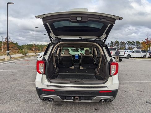 Used 2020 Ford Explorer Platinum w/ Premium Technology Package image 46