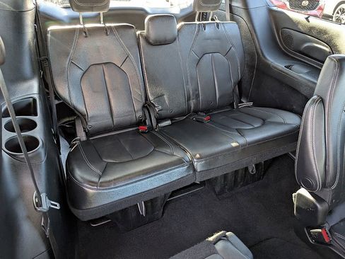 Used 2019 Chrysler Pacifica Touring-L Plus w/ Advanced Safetytec Group image 20