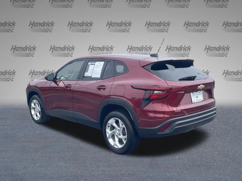 Used 2025 Chevrolet Trax LS w/ LS Convenience Package FWD image 11