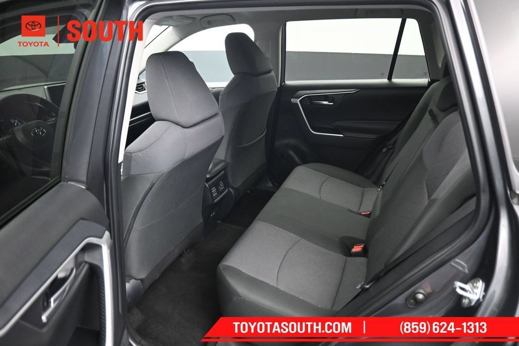 Used 2025 Toyota RAV4 XLE AWD/4WD image 10