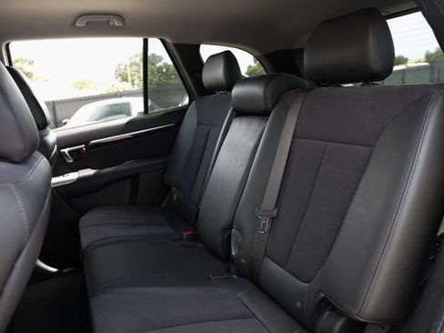 Used 2010 Hyundai Santa Fe SE FWD image 11