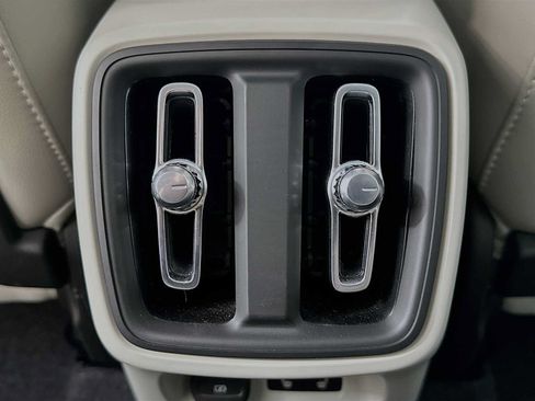 Used 2026 Volvo XC40 B5 Plus w/ Protection Package Premier AWD/4WD image 24