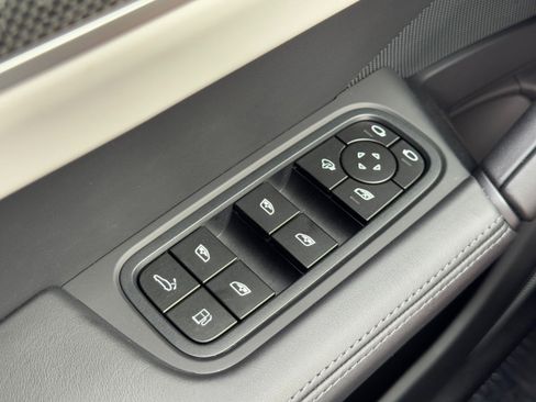 Used 2024 Porsche Cayenne Turbo image 19