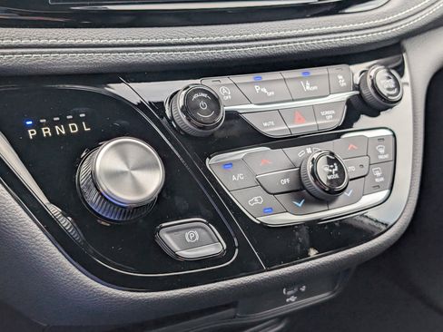 New 2026 Chrysler Pacifica Select image 18