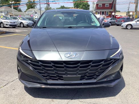 Used 2021 Hyundai Elantra SEL w/ Convenience Package FWD image 2