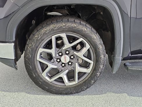 Used 2023 GMC Sierra 1500 SLT AWD/4WD image 11