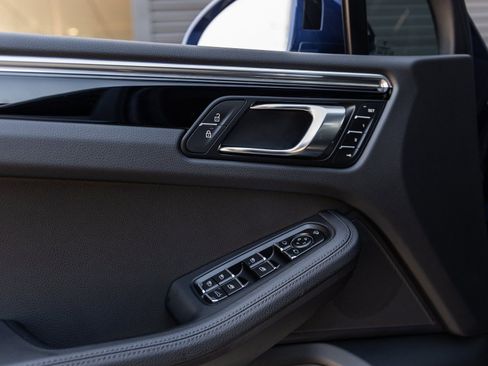 Certified 2025 Porsche Macan image 21