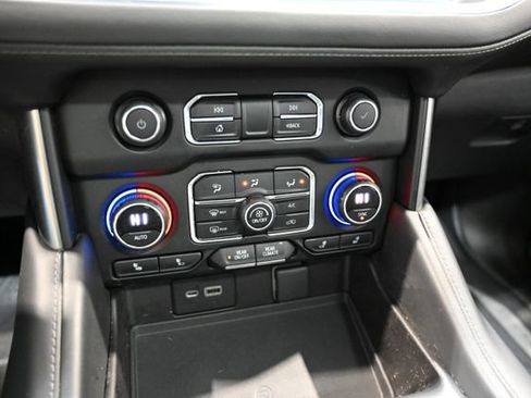 Used 2021 Chevrolet Suburban Z71 w/ Luxury Package image 18