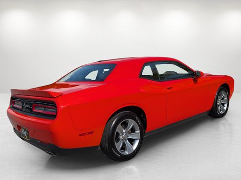 Used 2020 Dodge Challenger SXT RWD image 5