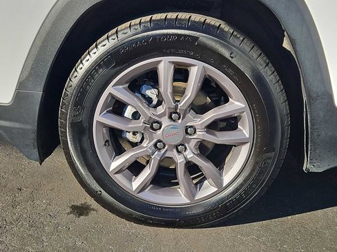 Used 2024 GMC Terrain SLT image 14