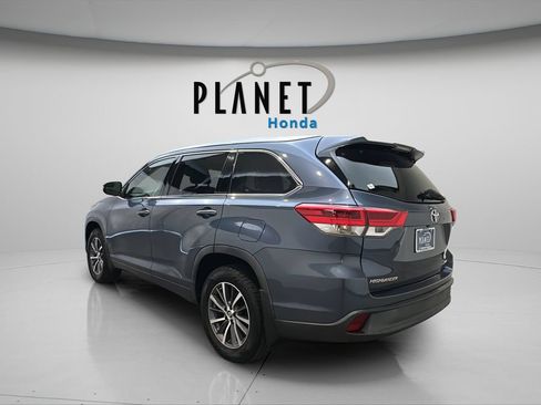 Used 2018 Toyota Highlander XLE w/ Carpet Mat Package (TMS) AWD/4WD image 7