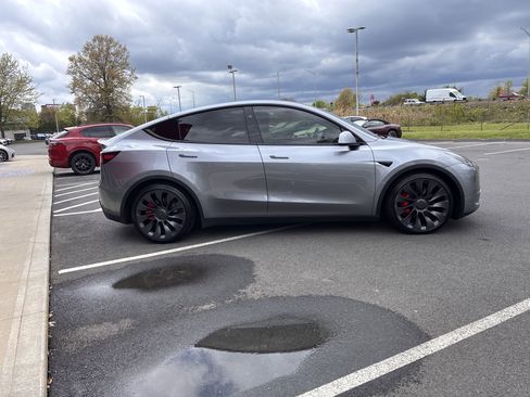 Used 2025 Tesla Model Y Performance AWD/4WD image 5