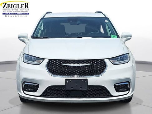 Certified 2022 Chrysler Pacifica Touring-L FWD image 2
