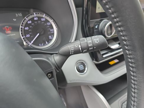 Used 2023 Toyota Highlander XLE image 26