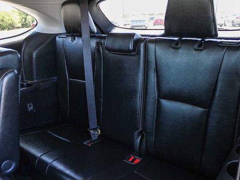 Used 2022 Toyota Highlander XLE FWD image 19