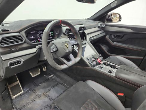 Used 2024 Lamborghini Urus Performante AWD/4WD image 12