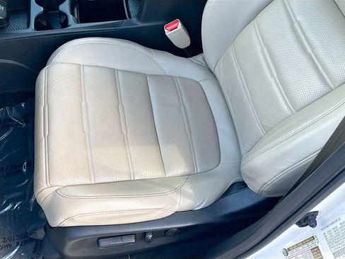 Used 2018 Honda CR-V Touring image 19