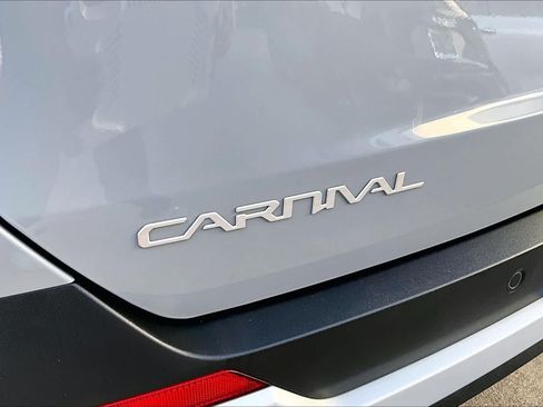 Used 2026 Kia Carnival EX FWD image 30