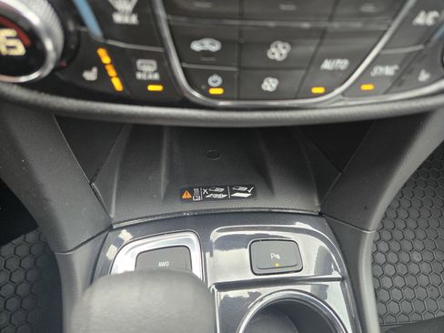 Used 2022 Chevrolet Equinox Premier image 18