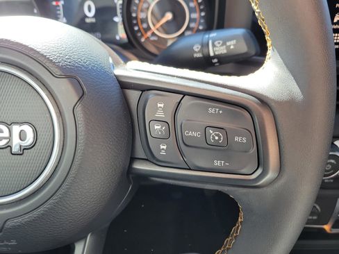 Used 2024 Jeep Gladiator Sport image 6