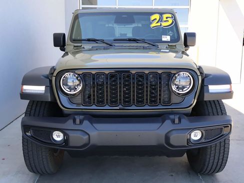 Used 2025 Jeep Wrangler Sport image 5