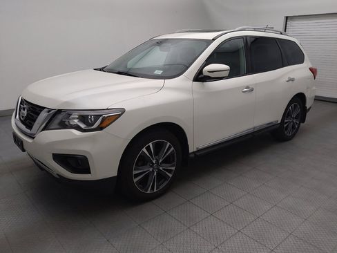 Used 2017 Nissan Pathfinder Platinum w/ Family Entertainment Package AWD/4WD image 2