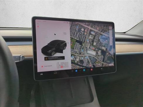 Used 2021 Tesla Model Y Long Range image 14