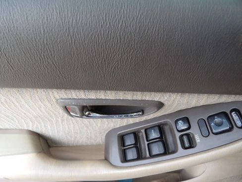 Used 2001 Subaru Outback Wagon image 18