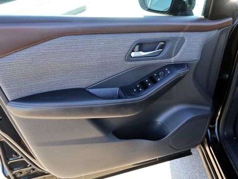 Used 2021 Nissan Rogue SV FWD image 16