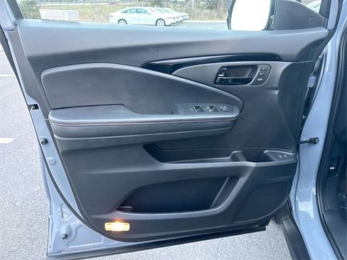 Certified 2024 Honda Passport Black Edition image 14