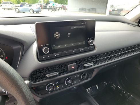 Certified 2024 Honda HR-V LX image 27