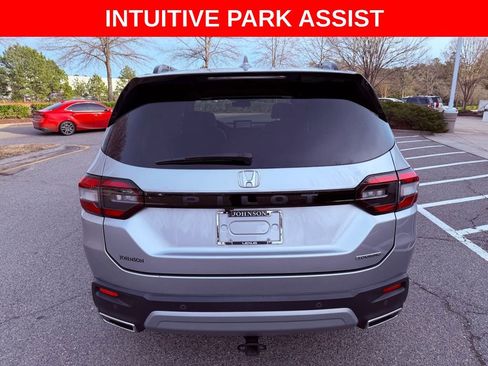 Used 2023 Honda Pilot Touring image 7