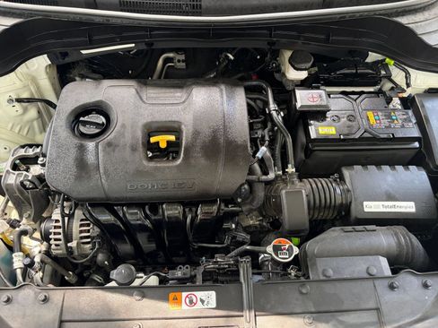 Used 2025 Kia Soul LX w/ LX Technology Package FWD image 29