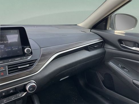 Used 2024 Nissan Altima 2.5 SV FWD image 16