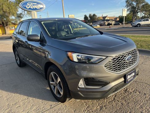 Used 2024 Ford Edge SEL w/ Convenience Package image 4