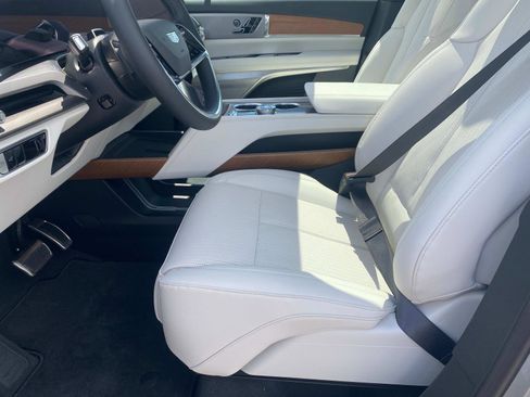 New 2026 Cadillac Vistiq Sport image 22