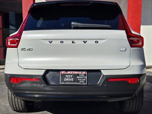 Used 2023 Volvo XC40 Recharge Ultimate image 9
