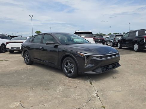 New 2026 Kia K4 FWD image 2
