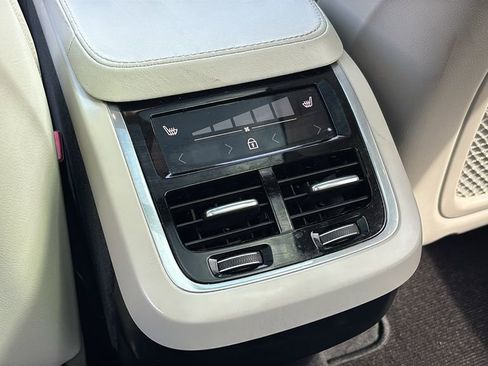 Certified 2023 Volvo XC90 B6 Plus w/ Protection Package AWD/4WD image 9
