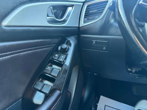 Used 2017 MAZDA MAZDA3 Touring image 22