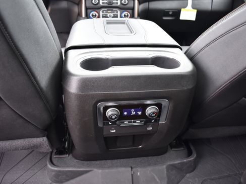 Used 2024 Chevrolet Tahoe High Country w/ Premium Package image 28