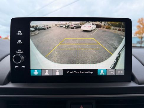 New 2025 Honda Pilot Touring image 9