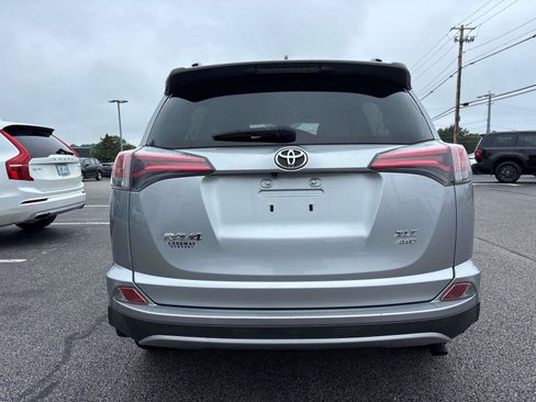 Used 2018 Toyota RAV4 XLE AWD/4WD image 4