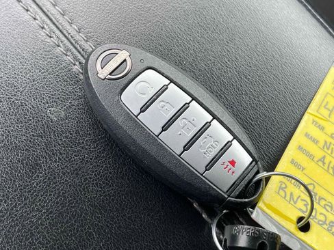Used 2024 Nissan Altima 2.5 SV FWD image 4