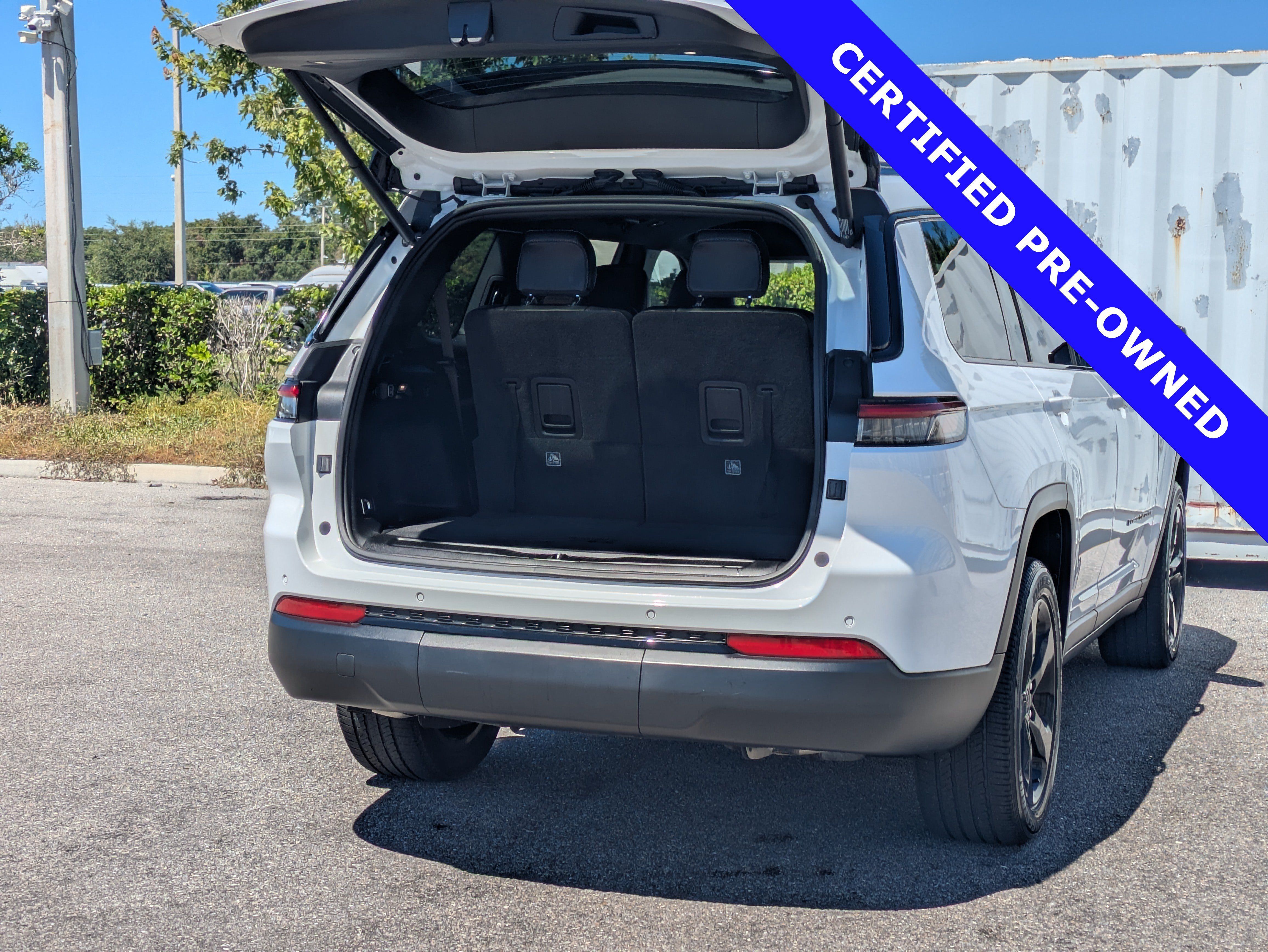 Used 2021 Jeep Grand Cherokee L Laredo RWD image 14
