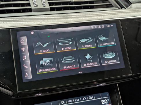 Used 2022 Audi e-tron Premium Plus w/ Premium Plus Package image 39