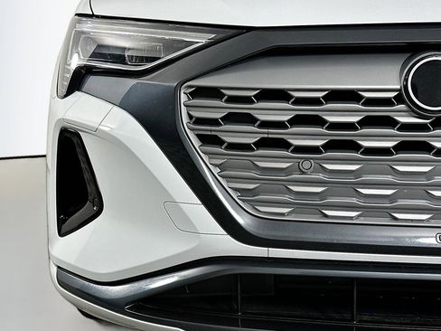 Used 2024 Audi Q8 e-tron Premium Plus w/ Premium Plus Package image 16