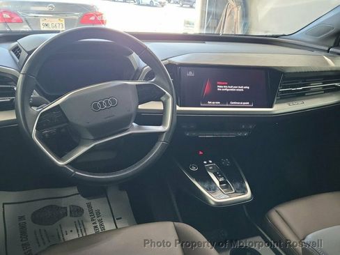 Used 2024 Audi Q4 e-tron Premium image 4